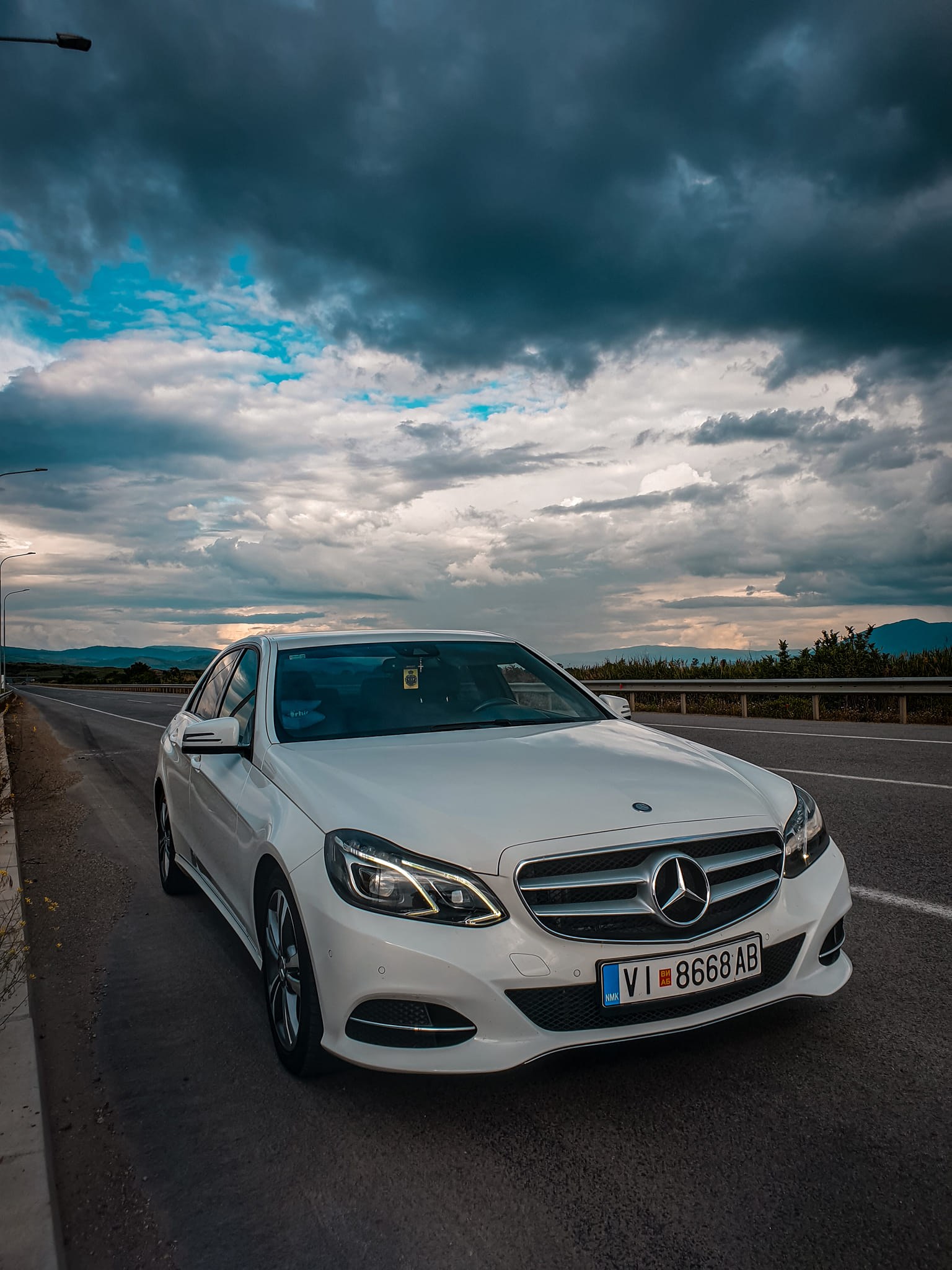 Mercedes E-Class бел